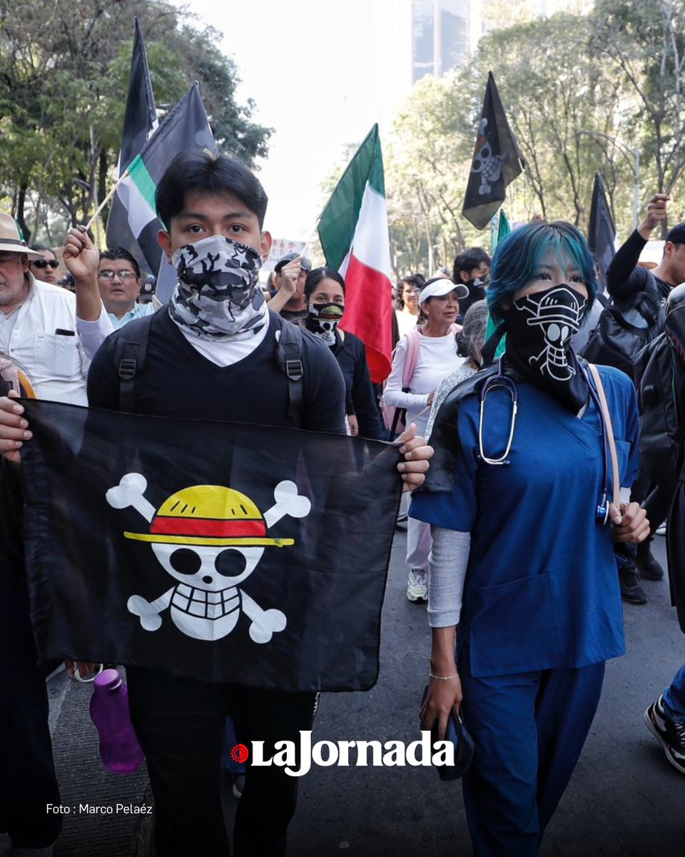 lajornadaonline's tweet image. La denominada marcha &quot;Generación Z&quot; reunió apenas a un centenar de personas. El contingente, integrado primariamente por adultos, se detuvo antes del Zócalo. Mientras que en la UNAM el desaire estudiantil fue total: no hubo concentración alguna en el mural de la Biblioteca…