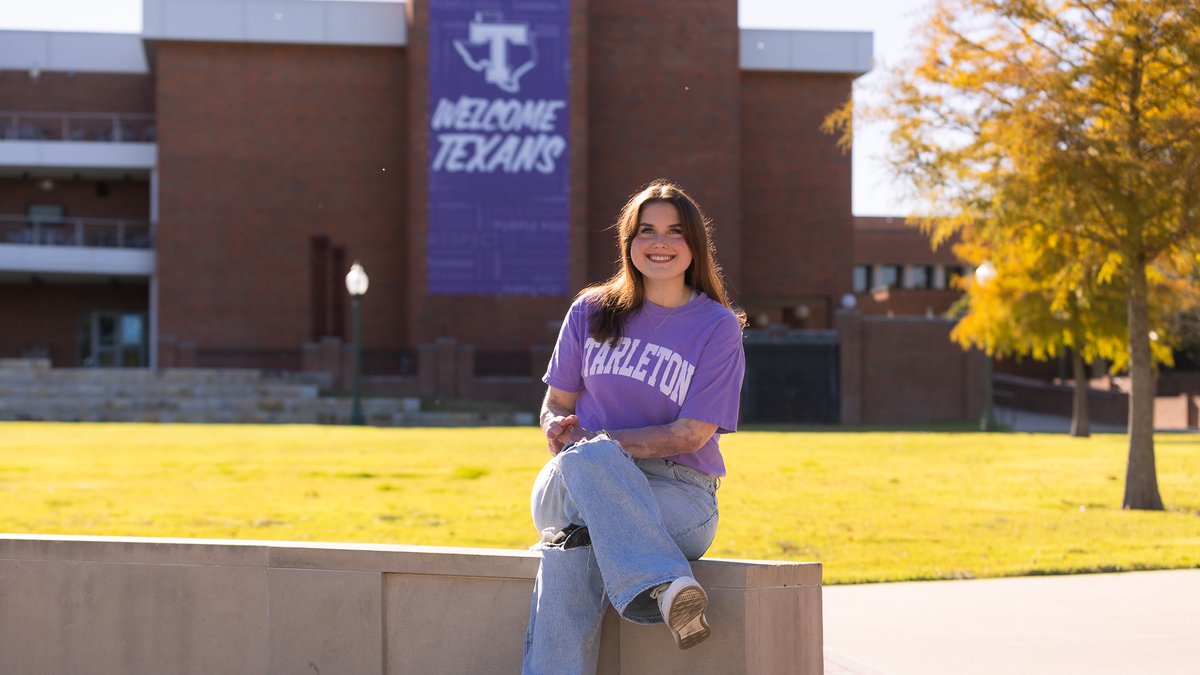 TarletonState's tweet image. Against unimaginable odds, Tarleton State student Hannah Reyling chose strength and courage. After a 12-day coma and life-altering surgeries, she fought her way back with the support of her family, friends and sorority sisters! 💜 

📰 bit.ly/4pmRHgD