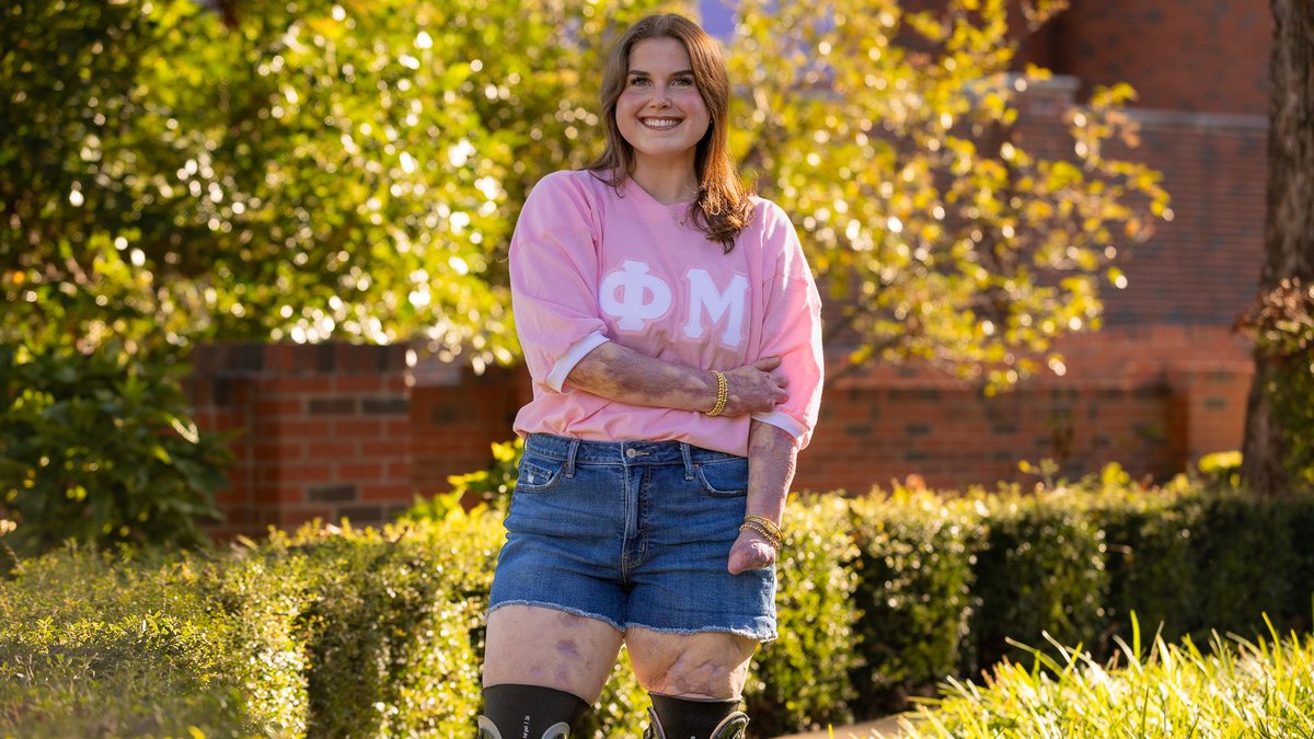 TarletonState's tweet image. Against unimaginable odds, Tarleton State student Hannah Reyling chose strength and courage. After a 12-day coma and life-altering surgeries, she fought her way back with the support of her family, friends and sorority sisters! 💜 

📰 bit.ly/4pmRHgD