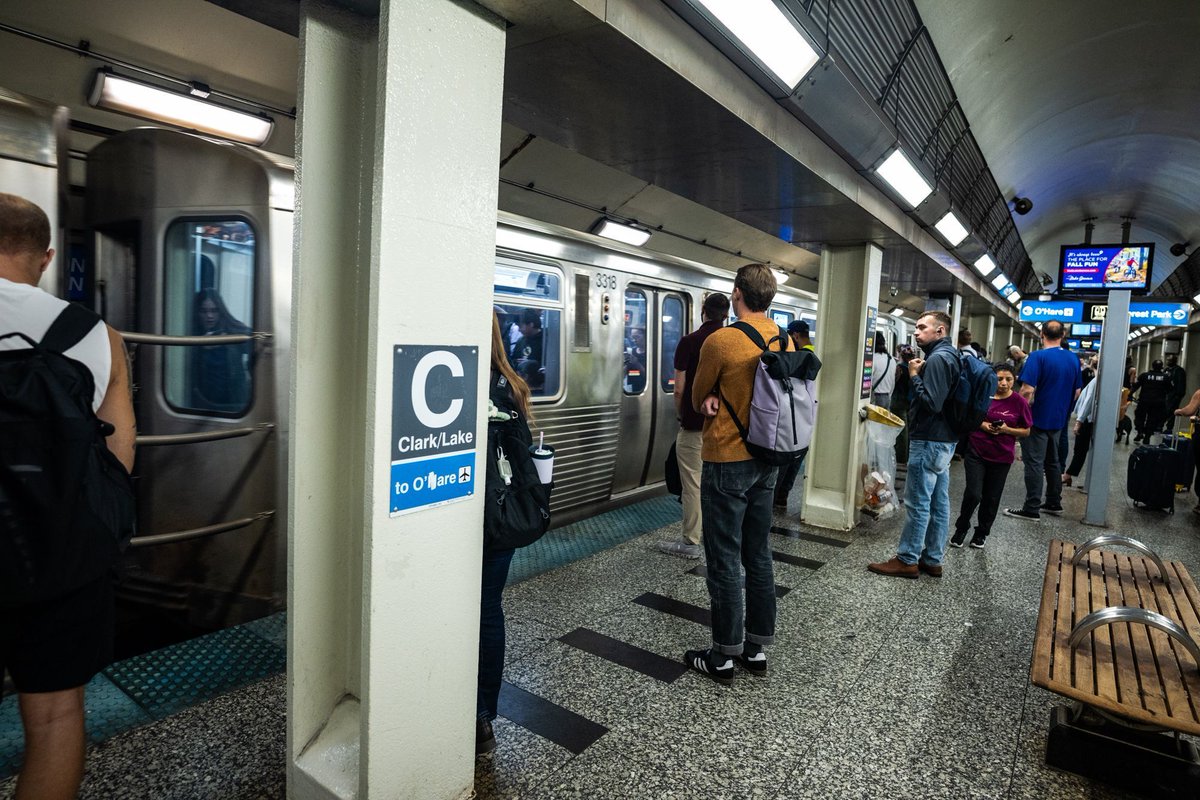 BlockClubCHI's tweet image. A man accused of setting a woman on fire on a Blue Line train now faces terrorism charges. blockclubchi.co/48deZij