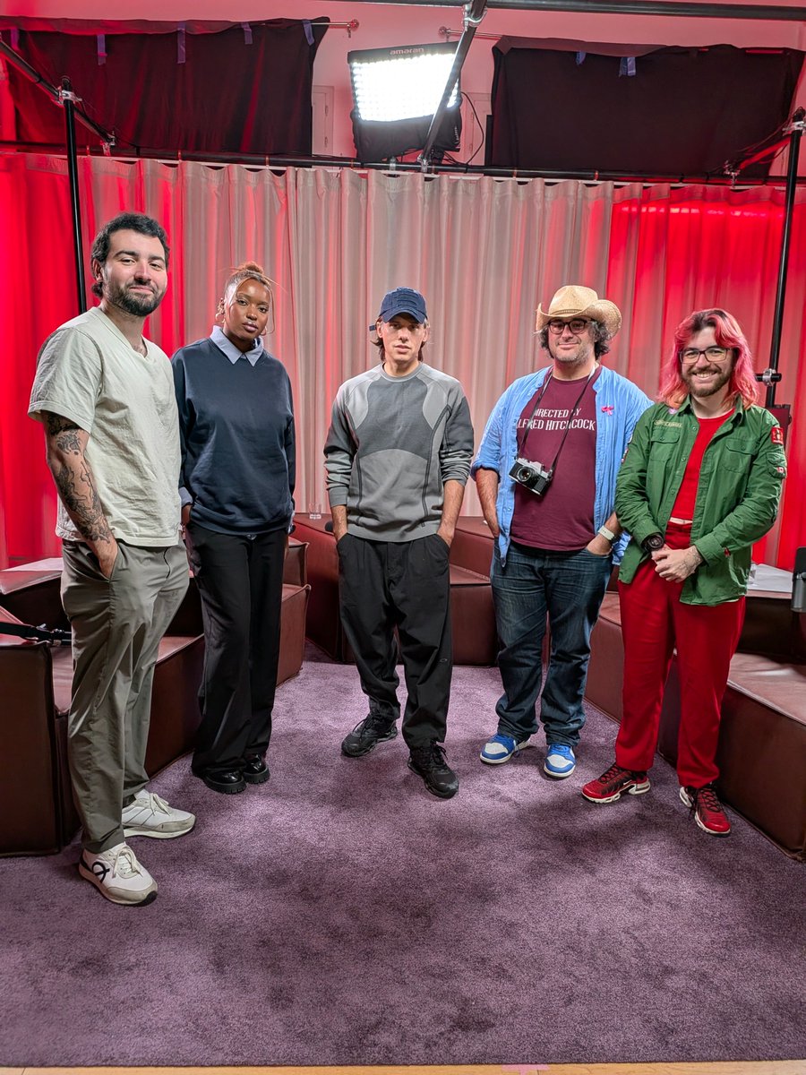 Encore un grand merci à Orelsan, Zoltan et Mimi d'être venus dans @ragebaitcinema aujourd'hui ! 

La VOD est disponible sur ma chaîne Youtube (bientôt sur Spotify)