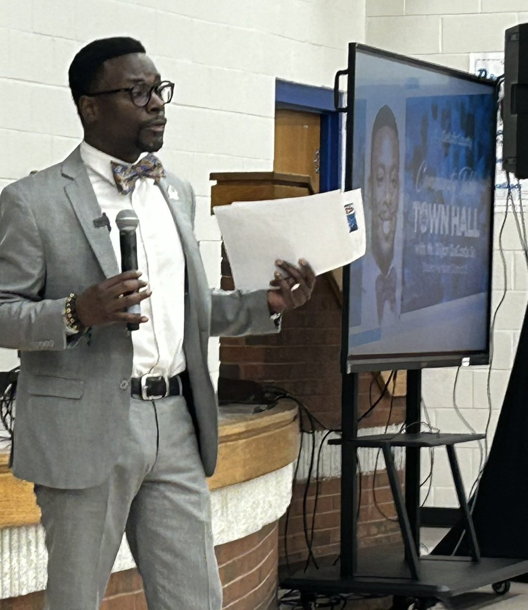 JenniferAGates's tweet image. @DeKalbSchools @DrNormanCSauce3 #leadingbyexample #CommunityTable #TownHall #ForwardTogether #AccessOpportunity #bethechange @DacostaDekalb #District6