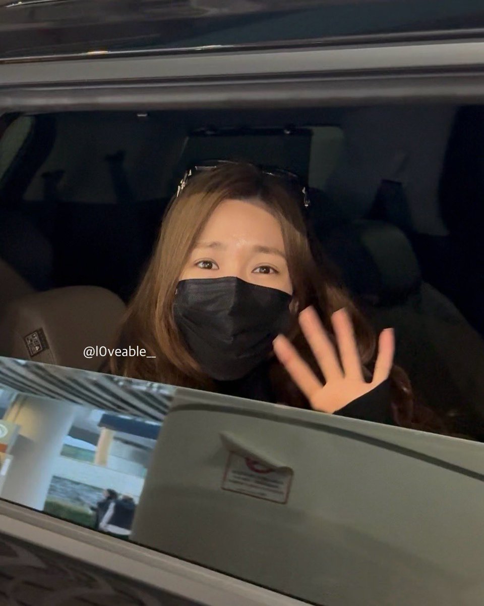 l0veable__'s tweet image. 조심히 들어가세오 … 🥹