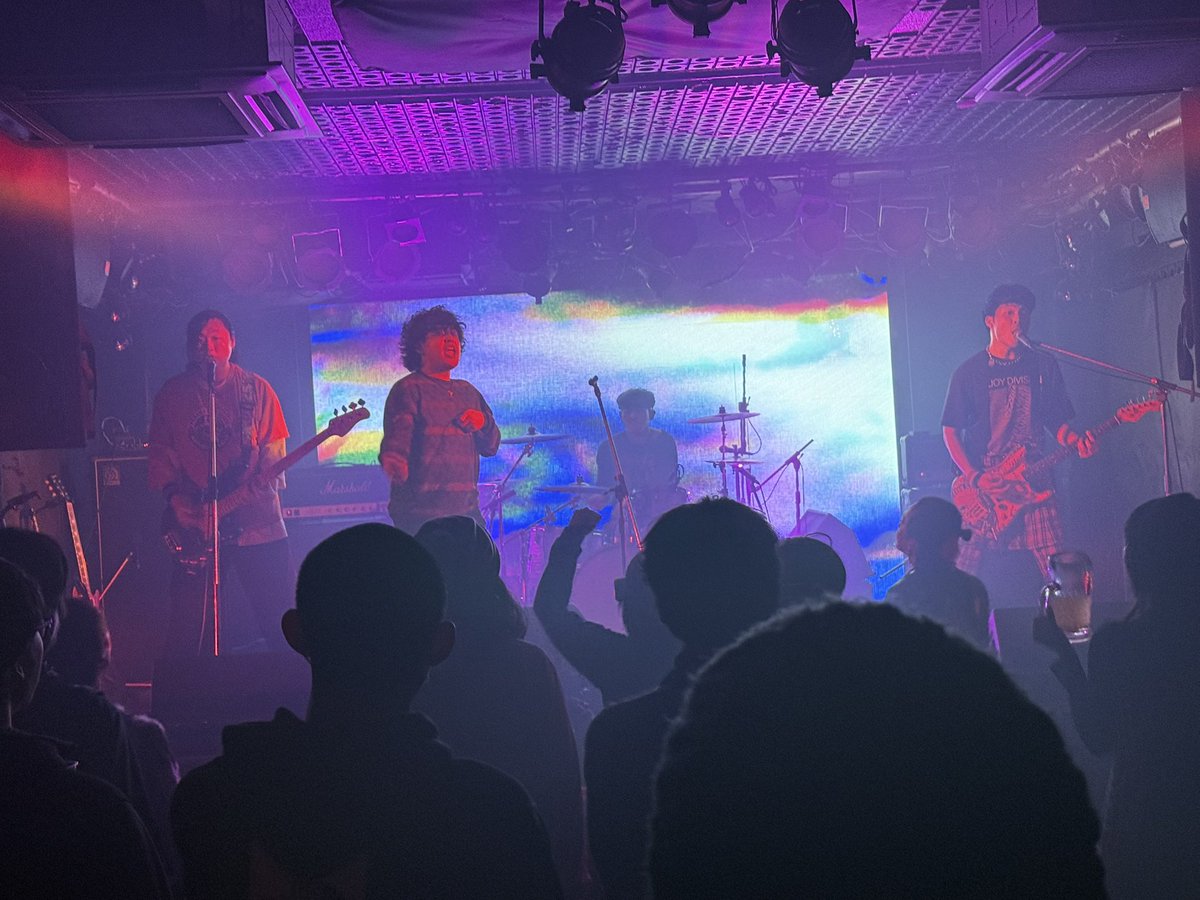 【THE SOUND JAPAN BUZZ TOUR 2025】
四本目セミファイナルの稲毛は前回から二回目。多少の馴染みとようやくPink-HOUSEの帯同もありヒートアップ。間違いなく今回の経験を重ねた一本となりました！いよいよ本日泣いても笑っても最後つくばでツアーファイナルです。お待ちしてます！🫡

<a href="/thesound_dsnd/">THE SOUND - (더 사운드)</a>