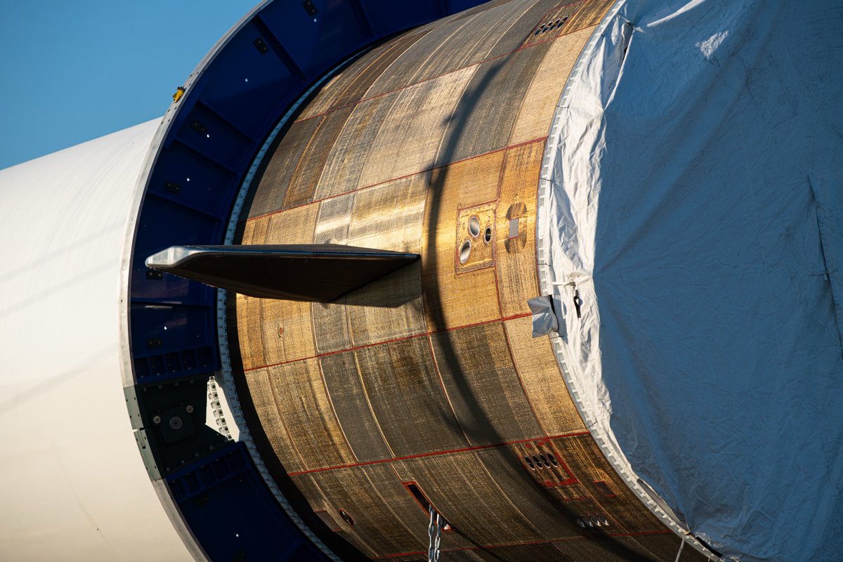 vector824's tweet photo. Got some close ups of NG before the move to SLC-36 this morning. Any word on what the paint chipping is from? ⁦@davill⁩ ⁦⁦@blueorigin⁩ ⁦@LaunchHeavenX⁩ https://t.co/z6txrEQw06