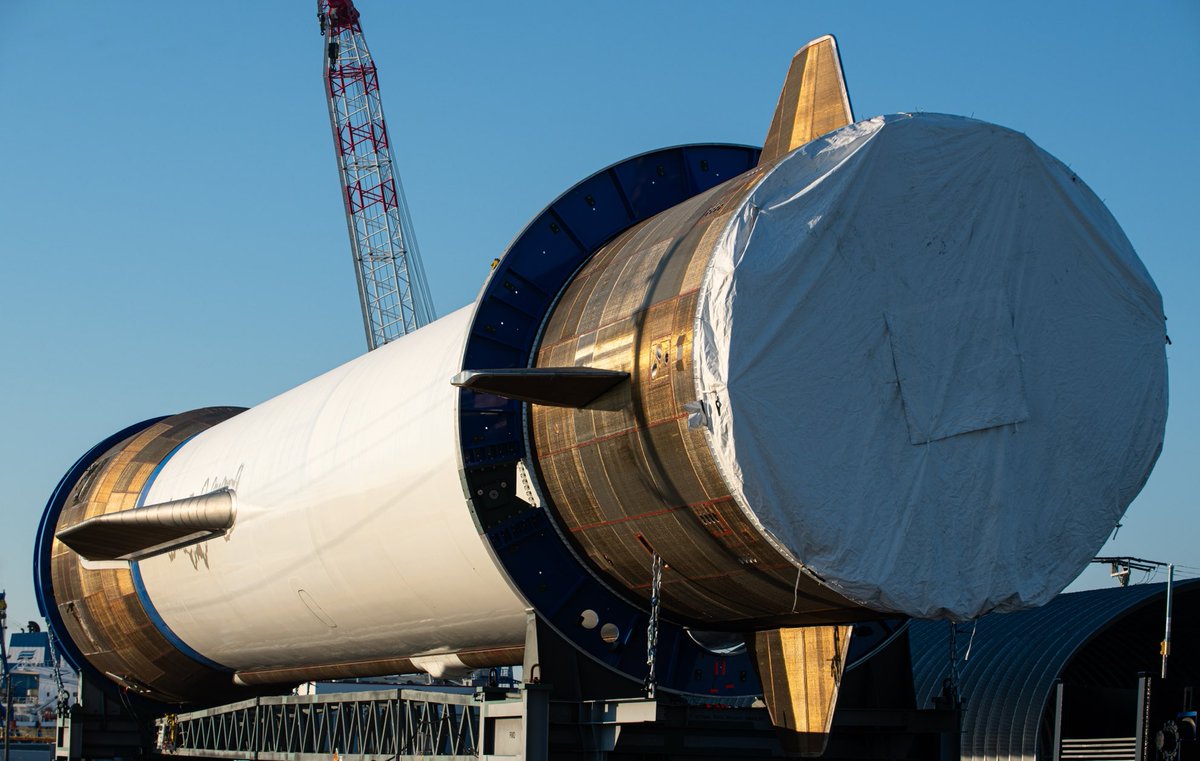 vector824's tweet photo. Got some close ups of NG before the move to SLC-36 this morning. Any word on what the paint chipping is from? ⁦@davill⁩ ⁦⁦@blueorigin⁩ ⁦@LaunchHeavenX⁩ https://t.co/z6txrEQw06