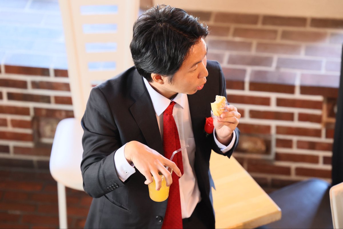 chikageaihara's tweet photo. #写真で振り返るリーマンカフェ 
みつお＝劇団Cr→の智成くん！

もうね！もうね！いちいち可愛い大暴れ🤣
もはや我々Cブレンドが失った若さ弾けるパワーコメディ芝居を生き生きと展開して���れて、感謝しかありません！
昔、北の方に住んでいたことがあるとかで、訛り台詞もバッチリ👌✨可愛いかったぁ https://t.co/3QFsYg813m