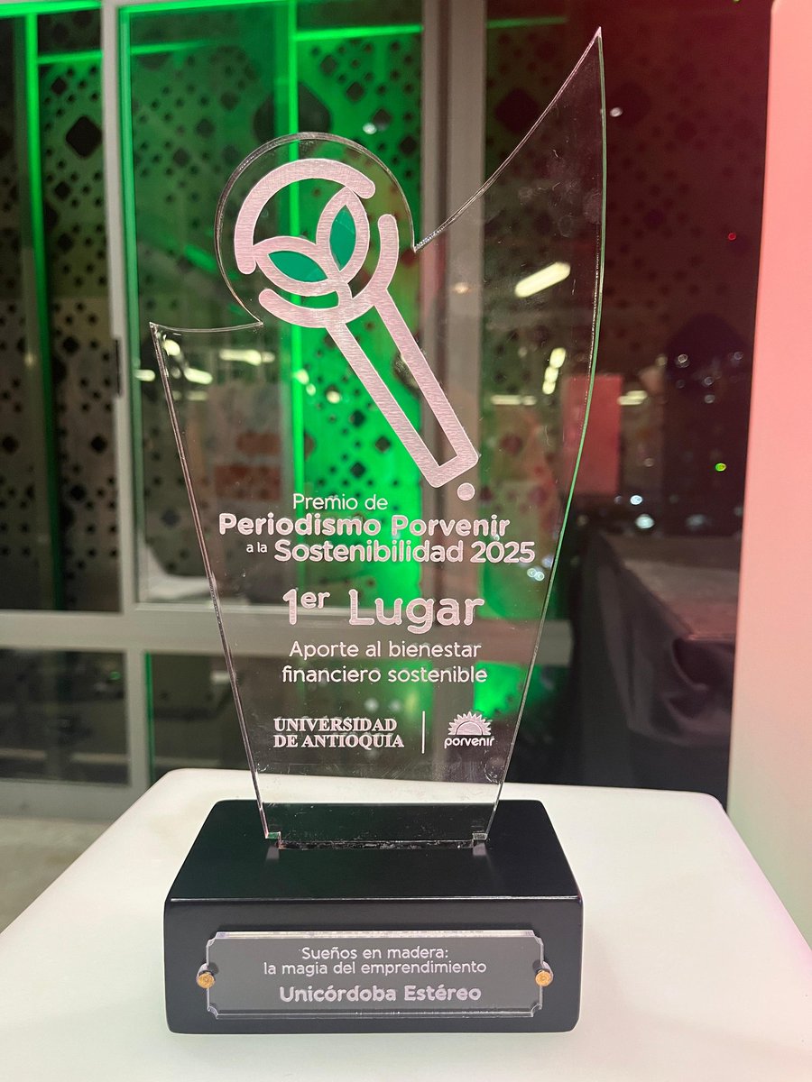 Nuestra emisora institucional, Unicórdoba Estéreo, vuelve a llenarnos de orgullo. Hoy obtuvimos el primer lugar en el Premio de Periodismo Porvenir a la Sostenibilidad 2025, con la crónica “Sueños en Madera, la Magia del Emprendimiento”, realizado por Fiorella García Villadiego y