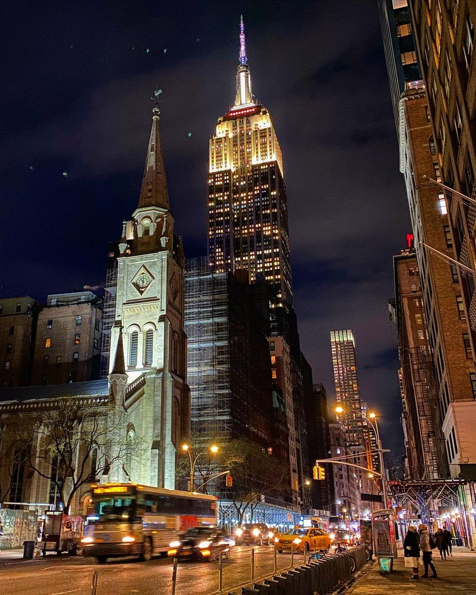 EmpireStateBldg's tweet photo. Lighting your night

Text CONNECT to 274-16 to get alerts on our Lights!  

Watch tonight's lighting here: https://t.co/hz2FQavwPl  

📷:  msutternyc/IG https://t.co/cCGsSHfLGk