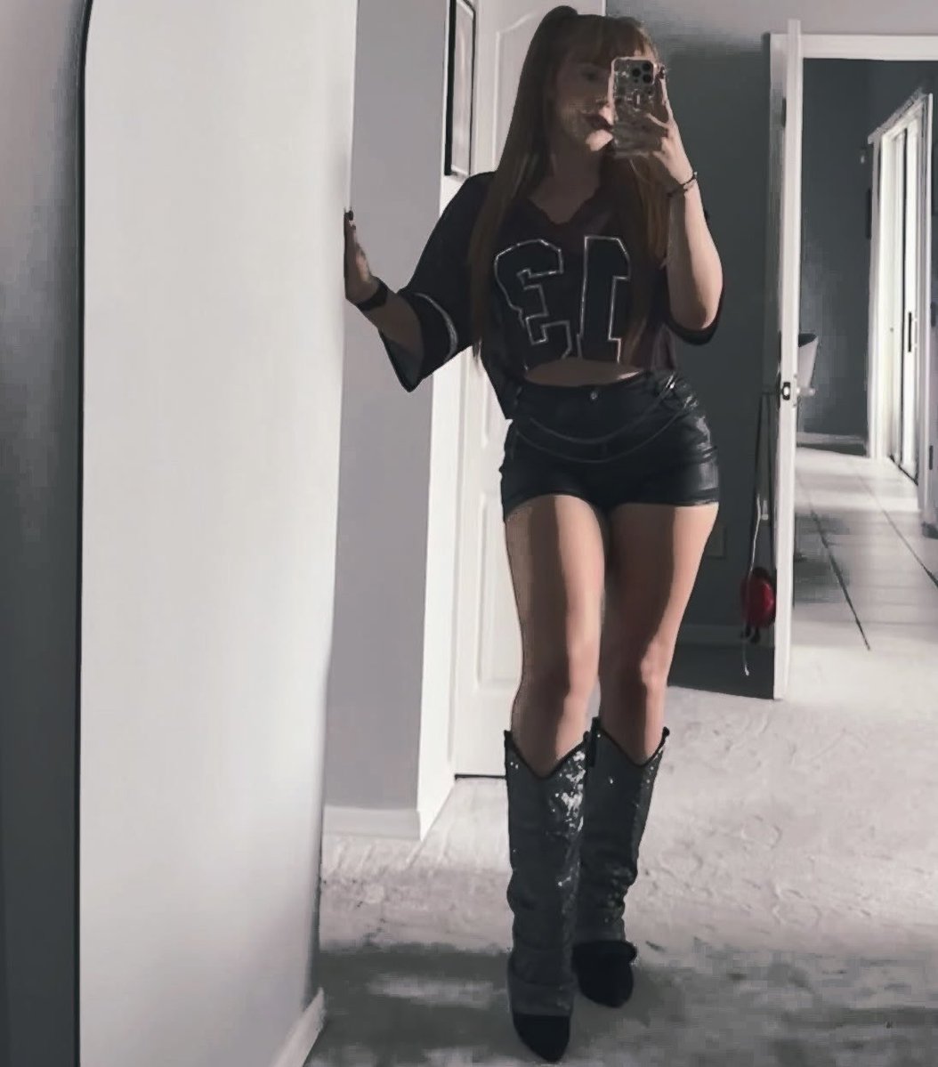 VibesOfAWitch's tweet image. New house goofin’.