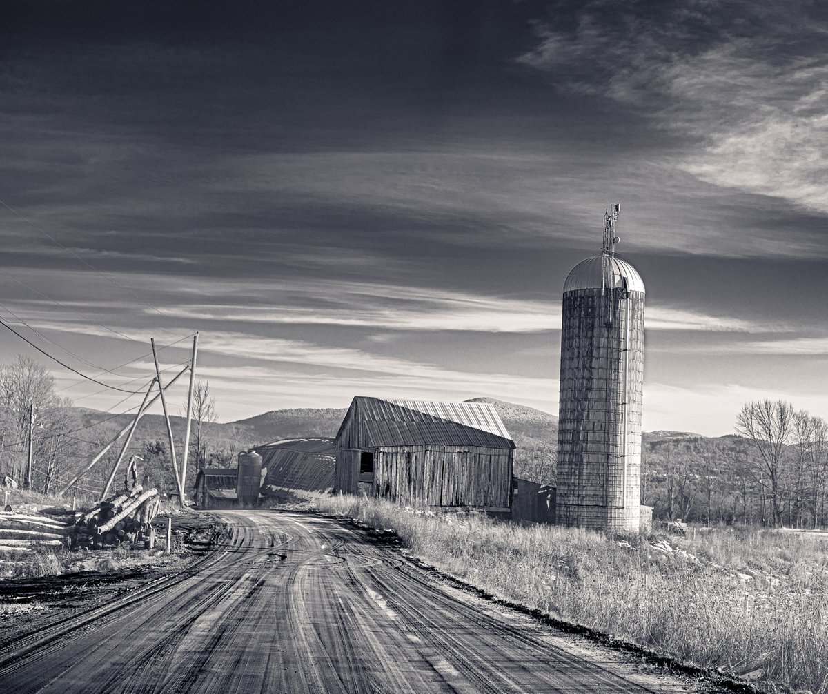 fotogosaurus's tweet photo. country road https://t.co/bL2YJtSqhu #VT #Vermont #NewEngland #OldDairy #DairyFarm #Farm #Country #CountryRoad #BNW #BWPhoto #BWPhotography #Moment #dirtRoad #November #Walking #Stroll #DirtRoad #LookOut #wonder #dream #remember #quiet #TimeStandingStill #TakeMeHome #downTheLine https://t.co/rvIdNaqjjA
