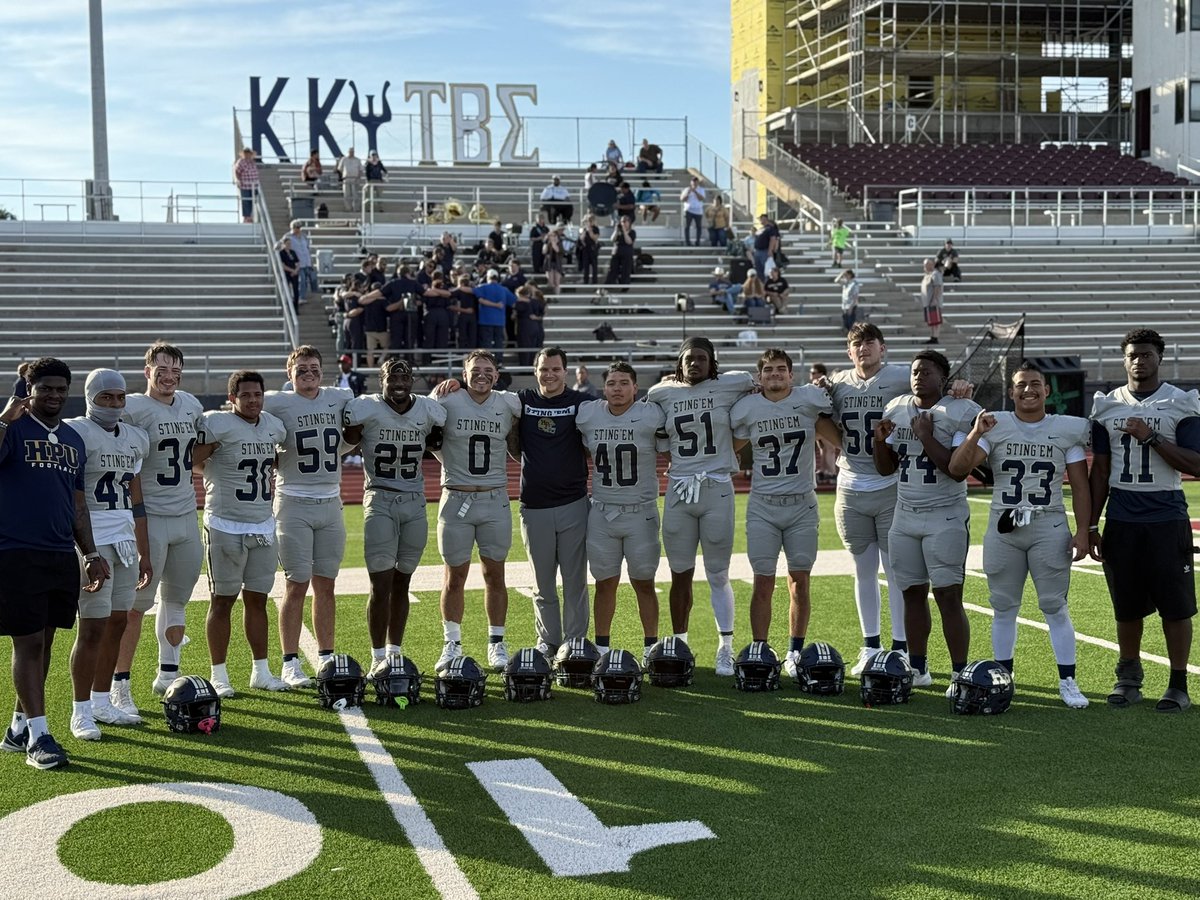 CoachRCollins's tweet image. So glad I had an opportunity to move to LBs and coach these men! They made my job easy because of their work ethic and brotherhood! 
End of season position dinner✅
#StingEm