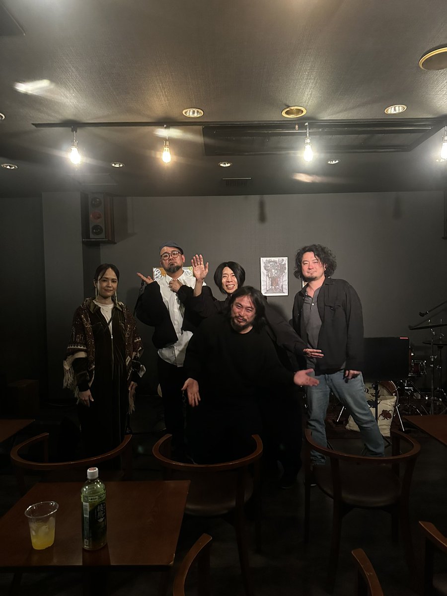 SimerikeRecs's tweet image. Tour “Three Crows”高松 燦庫公演、終了。この日は佐々木健太郎とsenoo rickyとのトリオ編成。
圧倒的なMasami Takashimaさんと波多野裕文さん両者に感銘を受けすぎてどうしようかと思いましたが、逆に思いっきり演奏できた。お二方、すごい音楽を美学を、ありがとうございました。またやりましょう。