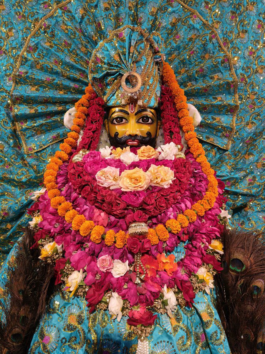 विश्वास है तो हर राह आसान हो जाती है,
श्याम नाम साथ हो तो हर मुसीबत दूर हो जाती है।
        ।। जय श्री श्याम ।।