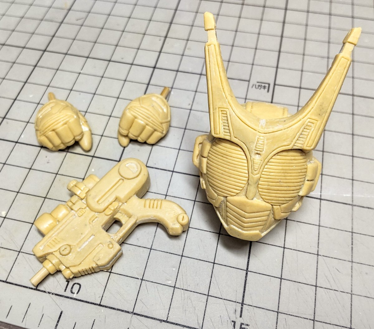 【エポパテが上手く使えない方必見】

エポパテの造形は"半硬化から"です。
練った直後には触らず、30分〜1時間放置してから造形してください。

そうするとベタつきが大幅に軽減され、形が潰れずに造形しやすくなります。
#あなたのスクラッチのコツ