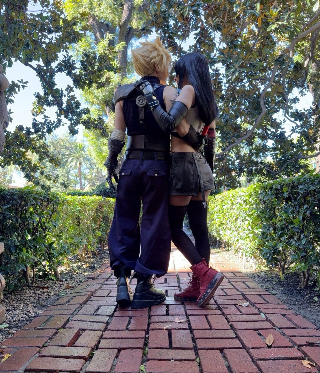 keep those gloves up 🩷