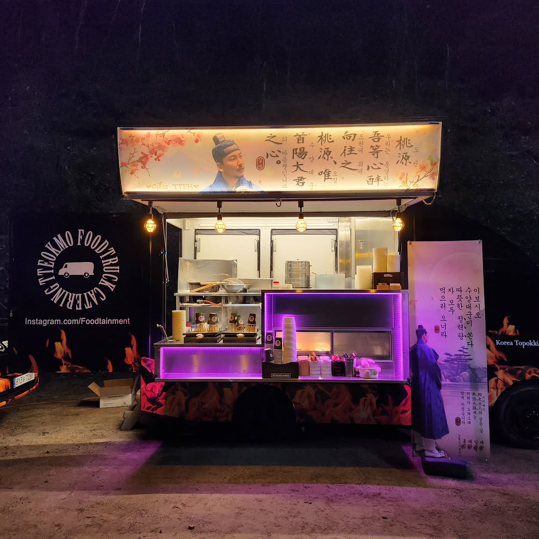 proton_cocoa's tweet photo. 19〜20日の深夜、台湾、日本、香港、タイの4ヶ国メンバーでキム・ナムギルさんの撮影地に温かい食事とドリンクのサポートを行いました😊
深夜極寒の撮影地、喜んで頂けて良かったです😄🩷🩷🩷
#Gilsa
#GilWorldSupportersTJTH
#김남길 #キムナムギル #KimNamGil #金南佶 https://t.co/qYh7WMbu2f