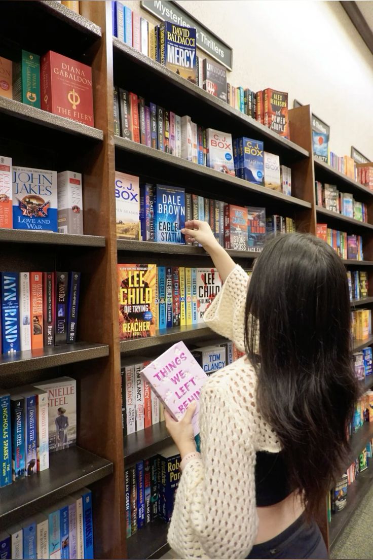 TessaTwilight01's tweet image. Afternoon grind: books, coffee, and all the good vibes. Day was well spent #StudyBreak #LibrarySessions #FocusedVibes