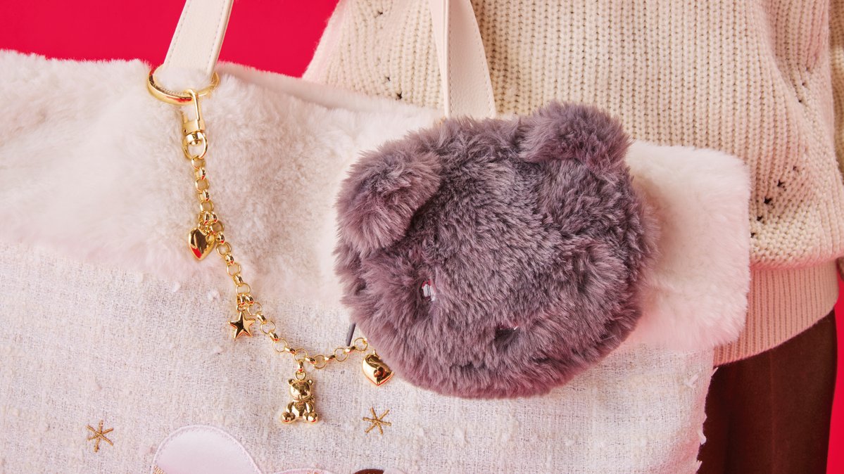 【完売品】☆ファミリア　くま　ブローチ☆可愛い　オシャレ　アレンジ　バッグ 完売品】☆ファミリア くま ブローチ☆可愛い オシャレ アレンジ