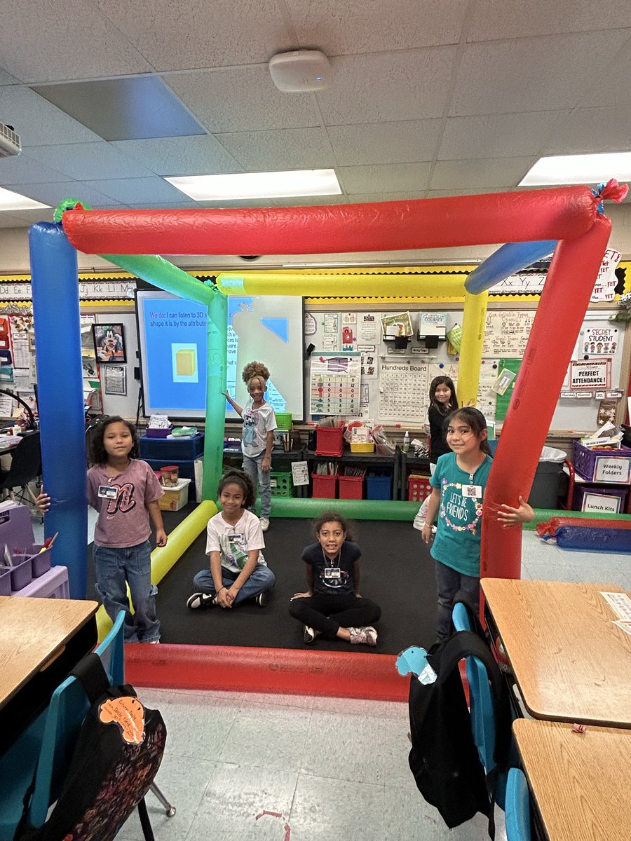 ajwillia21's tweet image. Williams’ Wonders wrapped up 3d shapes with a few attribute riddles and 3d building. Real world real life connections. @FisherTigers @PISDESMath