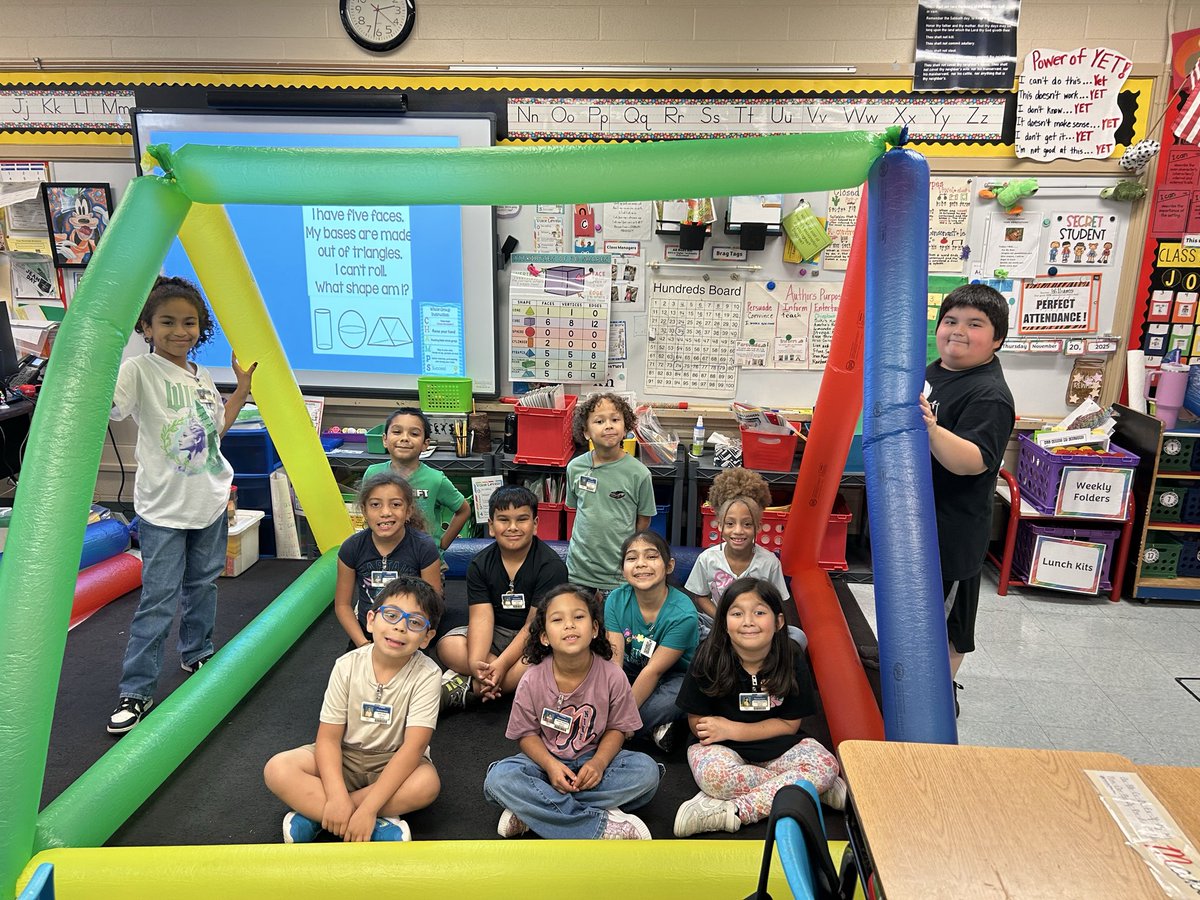 ajwillia21's tweet image. Williams’ Wonders wrapped up 3d shapes with a few attribute riddles and 3d building. Real world real life connections. @FisherTigers @PISDESMath