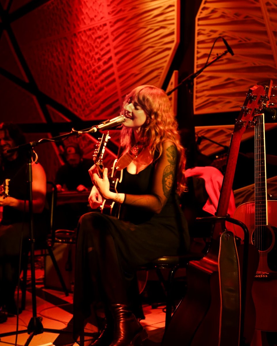 firetalkrecs's tweet image. Hannah Frances last week at @NationalSawdust 🌟 truly a night to remember ~