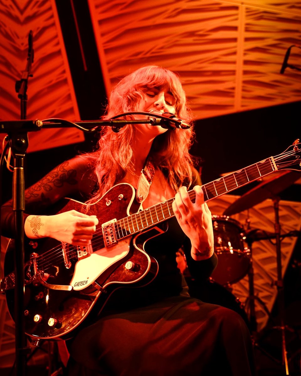 firetalkrecs's tweet image. Hannah Frances last week at @NationalSawdust 🌟 truly a night to remember ~