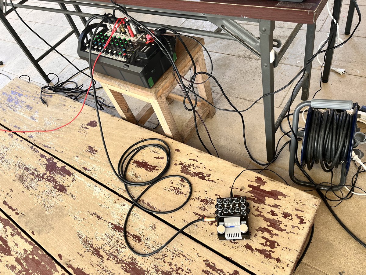 otooto21's tweet image. ミキサーにSS30だけで音作りをしたシリーズ\(//∇//)\

これ、冒頭のソロ
ピッキングとスイッチ、トーンだけで
音色を徐々に変えてるんだよ。

同じ機材でも弾き方によって
色んな音が出せる。

って事は同じ機材だからって
同じ音が出るとは限らないって事だね。

#SS30 
#AMT 
#overload