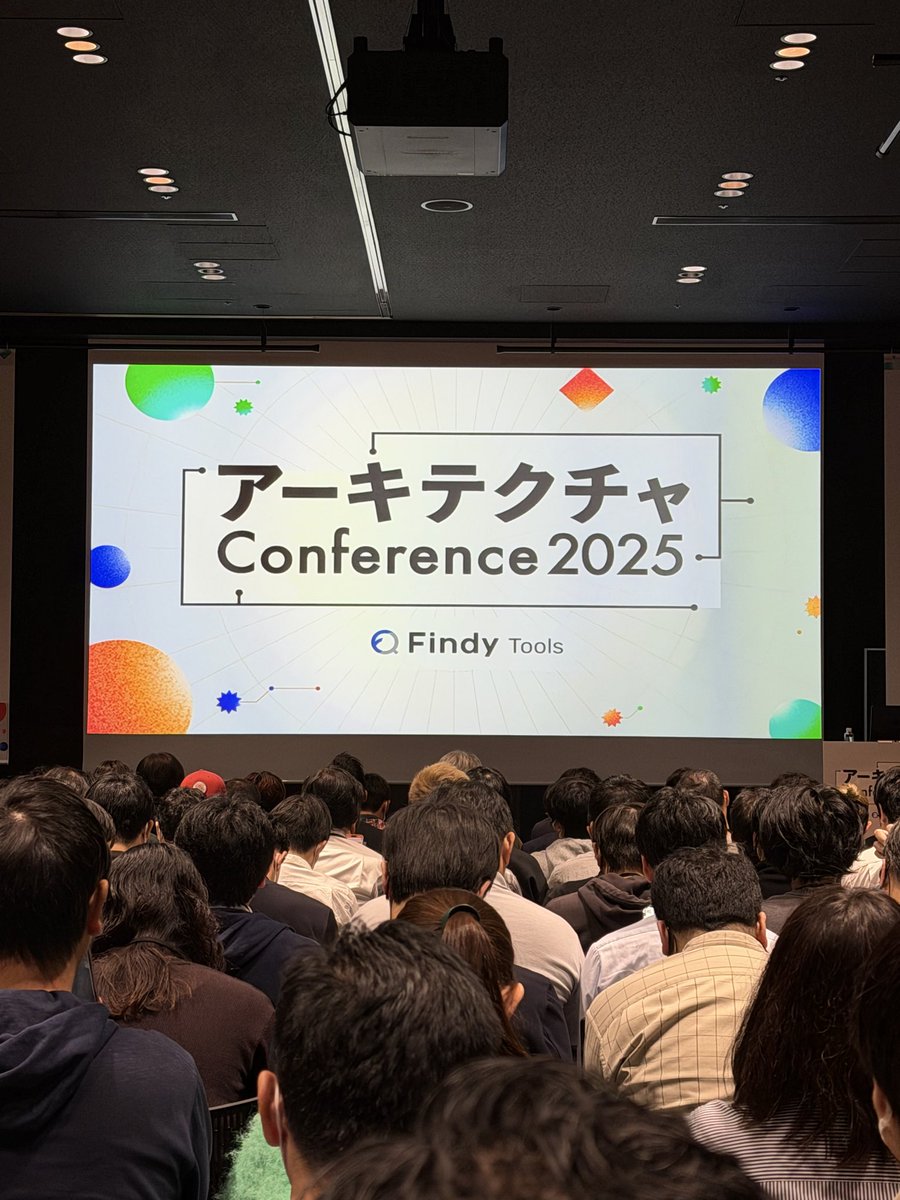 na_ga's tweet photo. なう #アーキテクチャcon_findy https://t.co/j8P011Dn0T