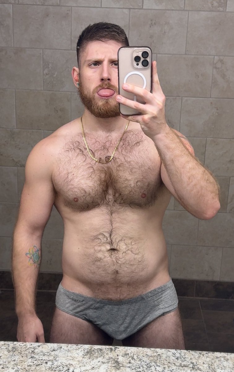 TopCuddlr's tweet image. Sweaty af