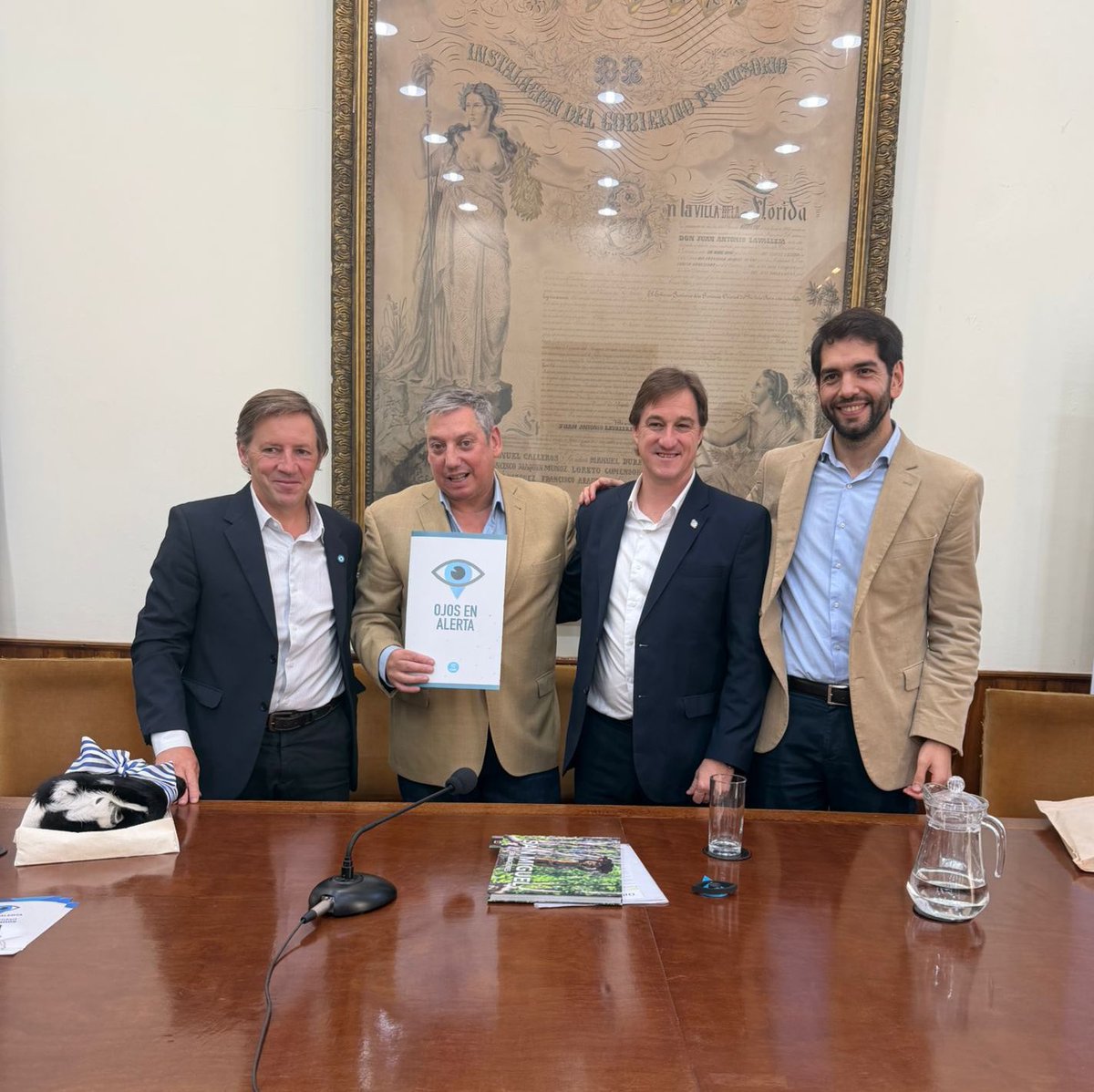 OJOS EN ALERTA tweet media