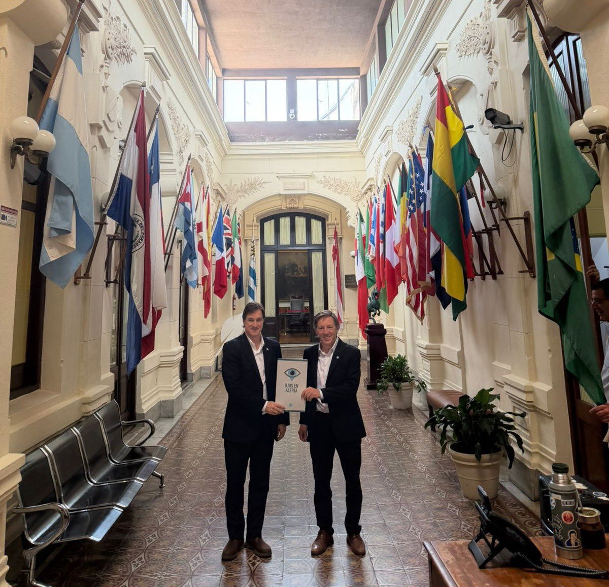 OJOS EN ALERTA tweet media