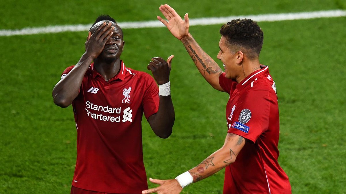 Sadio Mane tentang Bobby Firmino :

"Saya tidak pernah melihat pemain sepakbola dan manusia seperti Firmino. Tidak pernah."

"Hanya dia yang jerseynya ada di rumahku."