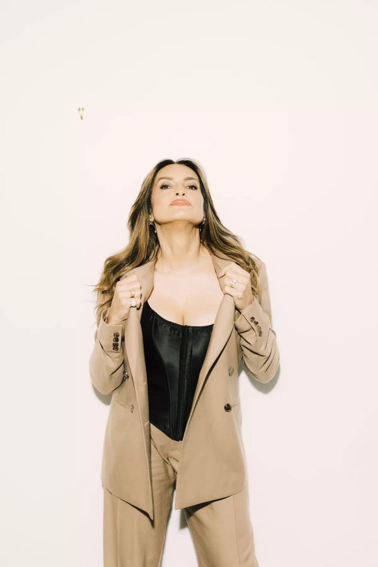 LewVersion's tweet image. Ela