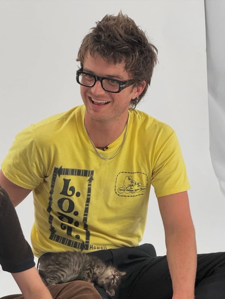 laura ⋆.𐙚 ̊ (@djospresso) on Twitter photo 