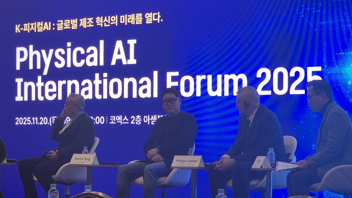 DennisHongRobot's tweet image. At the 1st International Physical AI Forum in Seoul! Fantastic panel on physical AI with industry experts, science, academia and government. It was an honor to be on the panel with Philippe Gerard, Jay Lee, 이재민 센터장님, 이지형 회장님.
#PhysicalAI #robotics 🤖