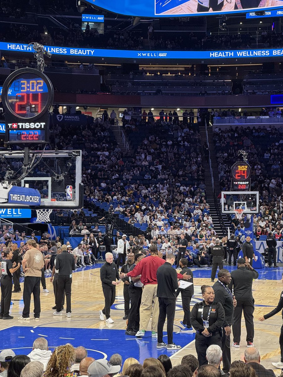 MaybeAlec's tweet image. It&apos;s a beautiful day in this neighborhood
A beautiful day for a neighbor
Would you be mine?
Could you be mine?