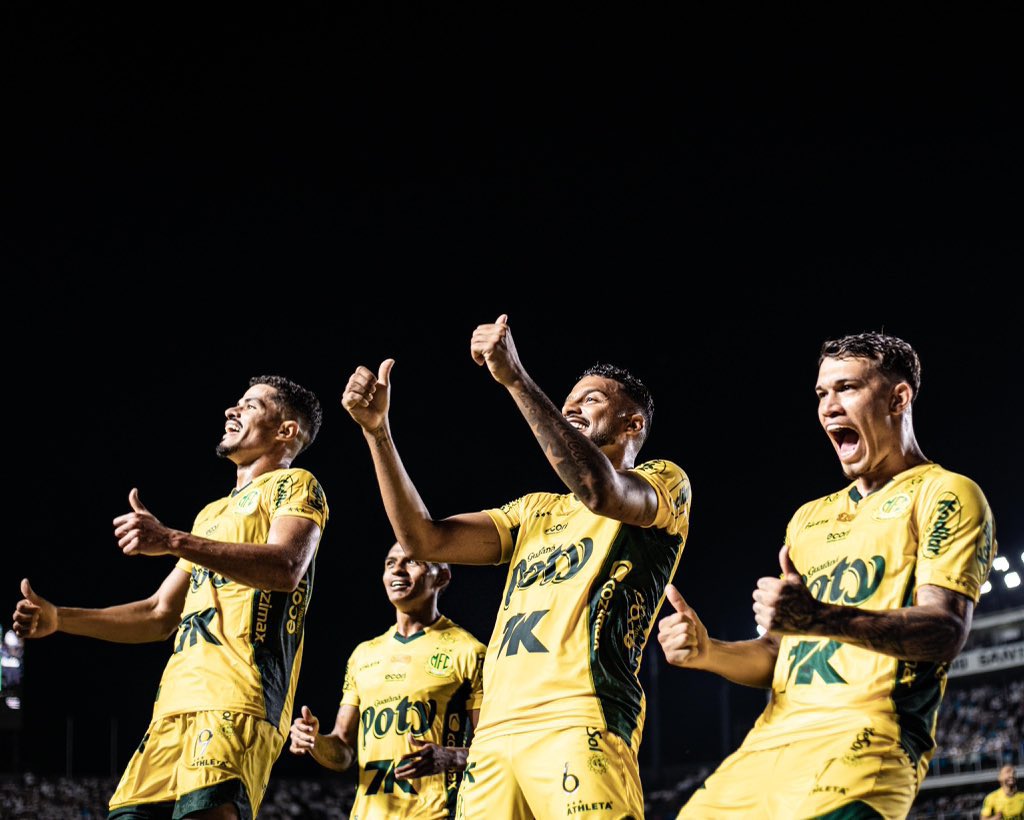 futebol_info's tweet image. OFICIAL! O Mirassol faz história e está matematicamente classificado para a Libertadores de 2026! 🟡🟢

📸 Pedro Zacchi/Mirassol