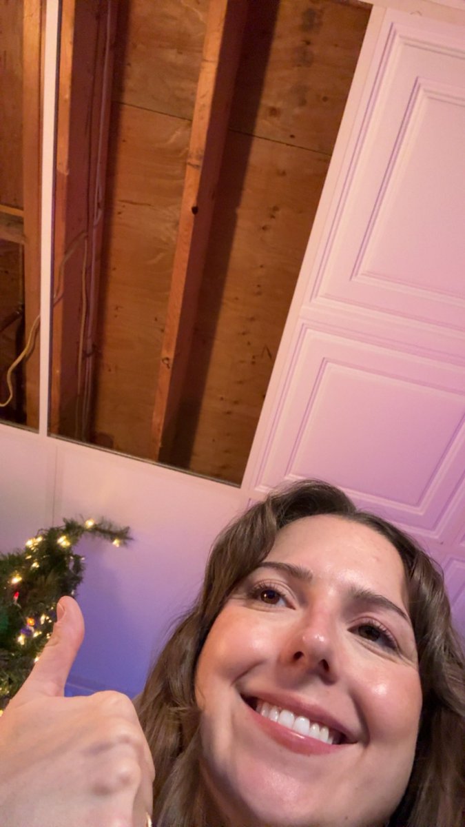Come make fun of my ceiling. twitch.tv/alo_alyce