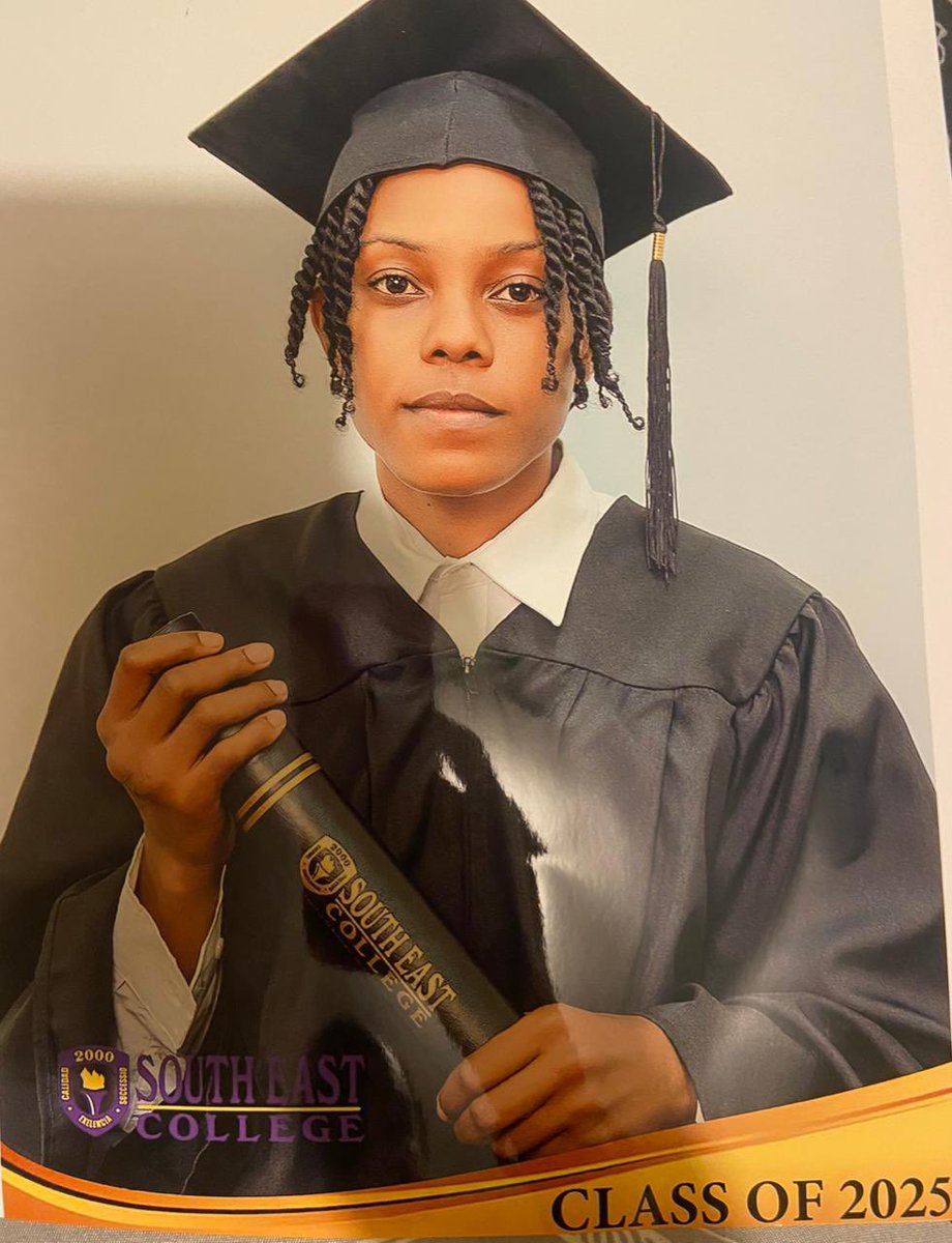__lauraleee's tweet photo. 1 DJ VALEDICTORIAN 🏳️‍🌈🎓 https://t.co/bV5Pd2PJtZ