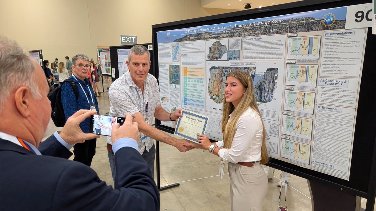 Trinity_U's tweet image. Trinity Geosciences showed up big at GSA Connects 2025, the annual conference of the Geological Society of America: 1 student talk, 9 posters, 5 faculty presentations, and 10 co-authored contributions. This is undergraduate excellence.

🔗 trinity.pulse.ly/irgec4rhah