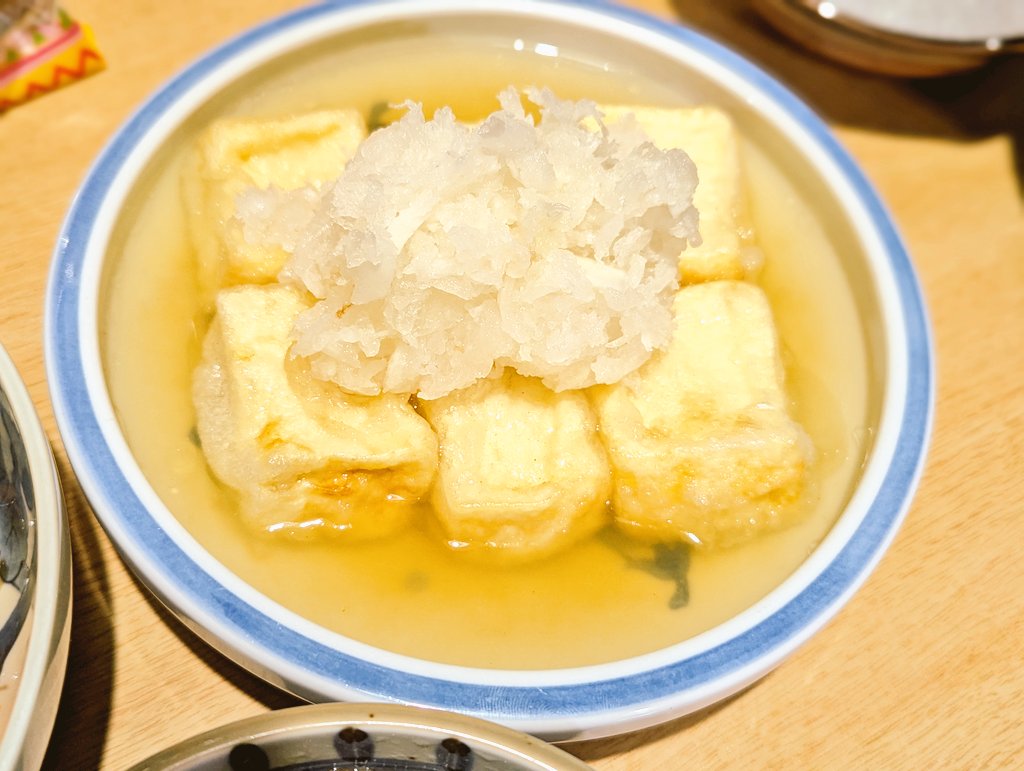 MarronTree's tweet image. 昨日のお献立

鍋の〆ラーメンを翌日に食べるとこうなる　鶏ささみと水菜レタスとすだち添えの柚子塩らーめん
キャロットラペ&amp;amp;シャインマスカットのサラダ
関西風揚げ出汁豆腐
2日目の秋刀魚の南蛮漬け

やっぱり揚げ出汁豆腐と東西比べてみたくなってねぇ〜w
ちあきはどちらも美味しかったそうですw