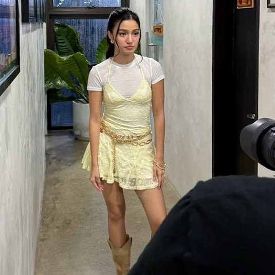 doughnbil's tweet image. HOW CUTE IS SHE #bellemariano