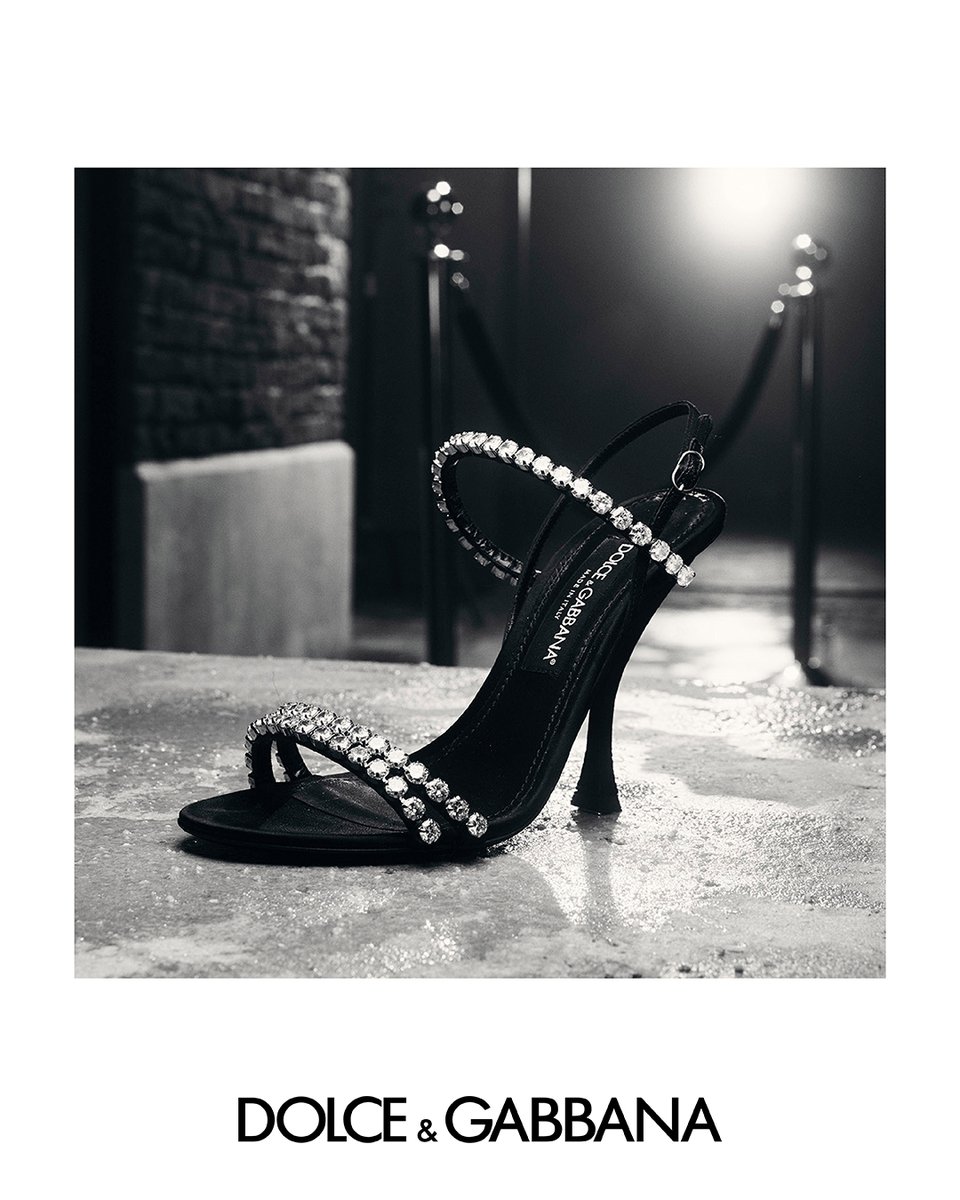 新品 DOLCE&GABBANA サスペンダー ブラック 冊子 箱付き Bold and captivating. Be inspired by the #DGFW25 Collection