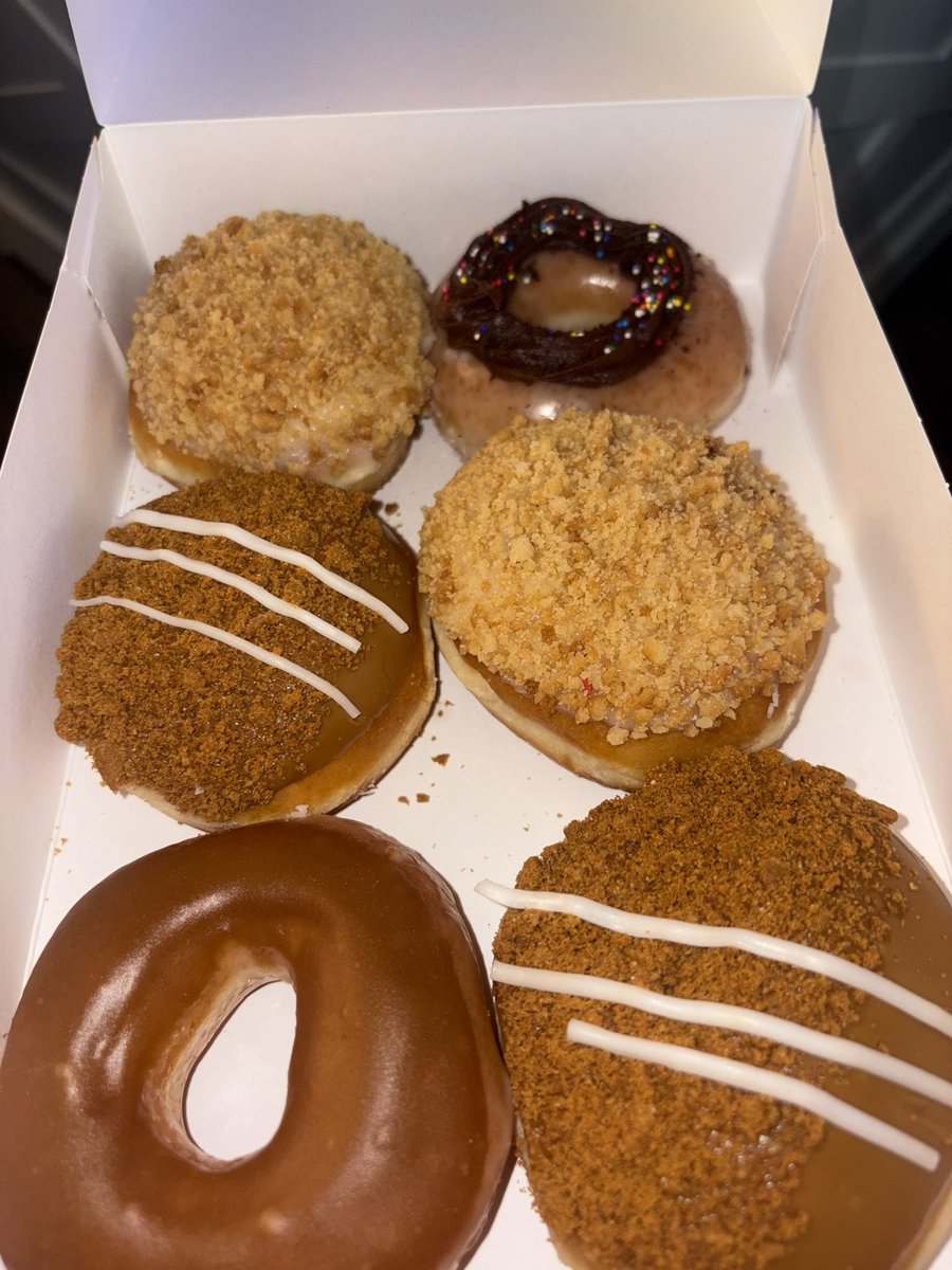 bstephanie__'s tweet image. Turns out, you can customize any box 😆 can’t wait.