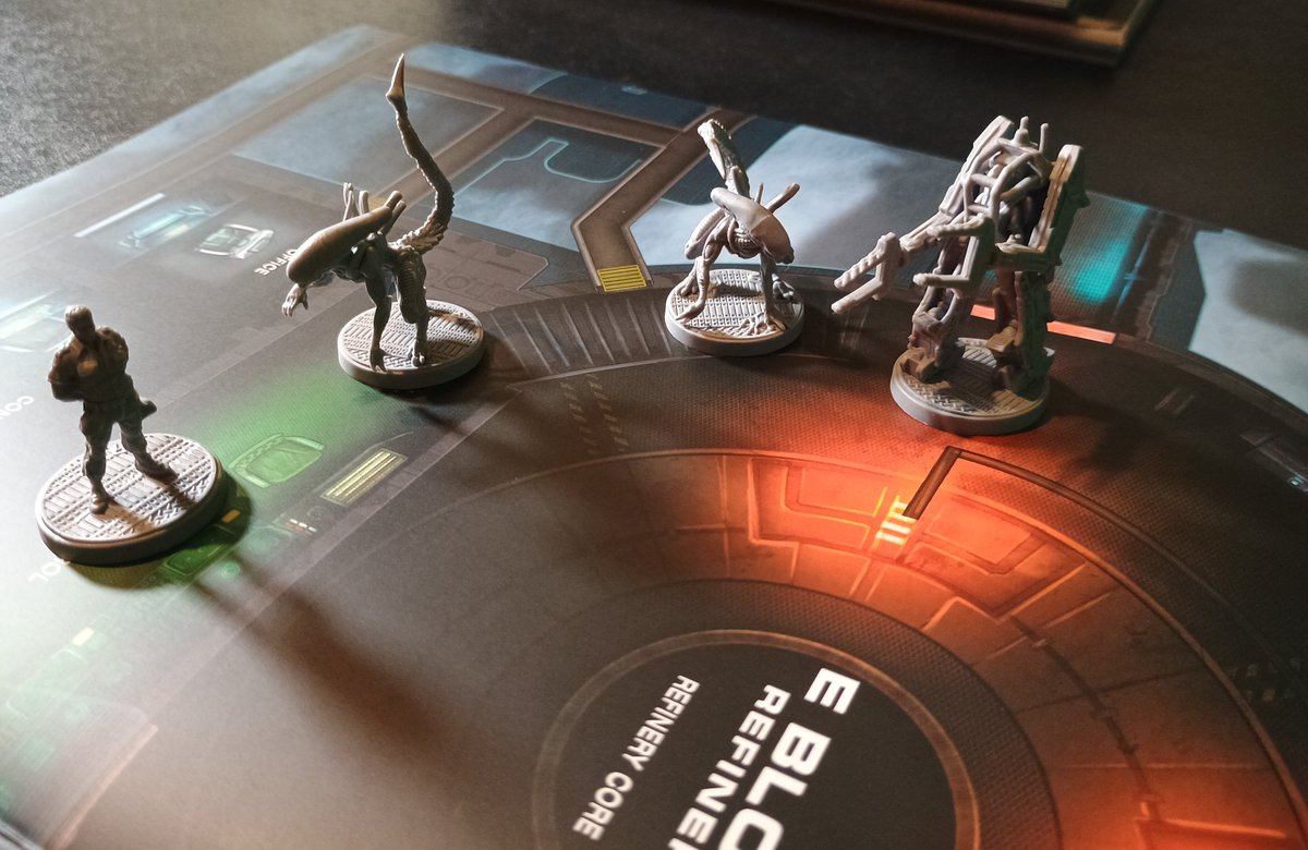 LucklessLovelck's tweet image. Got a TERRIFYING package from @FreeLeaguePub  Welcome to the Alien Role Playing Game Evolved! Time to start reading so I can run some games. Interested in watching?