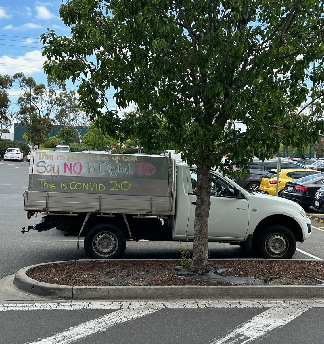 The White Rabbit Podcast 🐇 (@allbitenobark88) on Twitter photo 