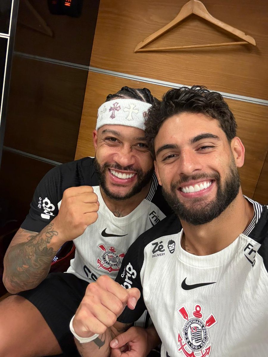 Corinthians's tweet photo. Os artilheiros do Majestoso! 🤳🏼😄😘

#VaiCorinthians https://t.co/WnYRbdk9ps