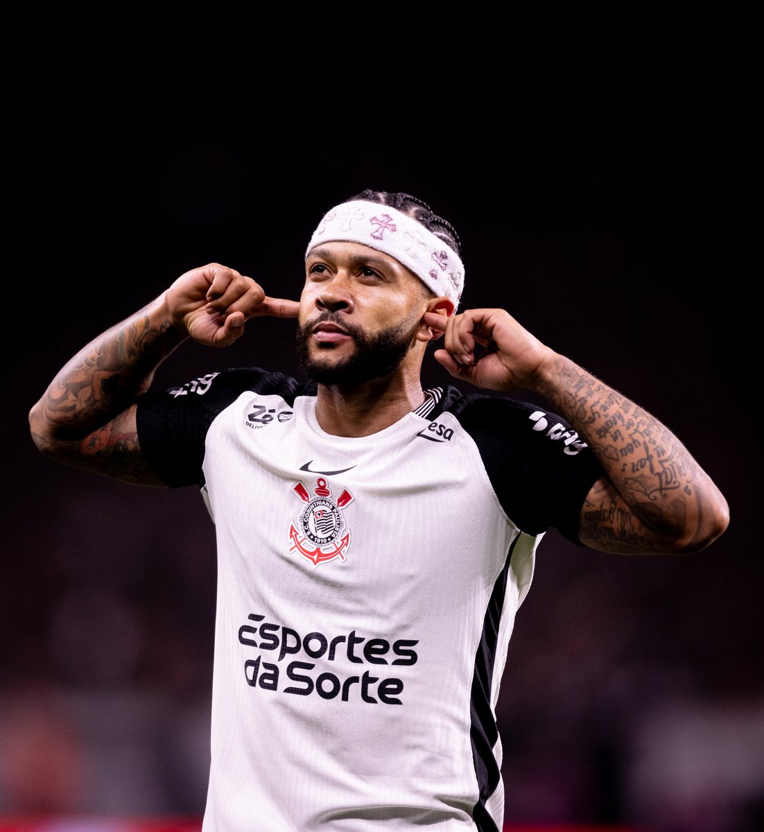 Canetou e mandou para a rede! 🖊️👉🏽🦁👈🏽🔟⚽

📸 Rodrigo Coca / Corinthians

#VaiCorinthians