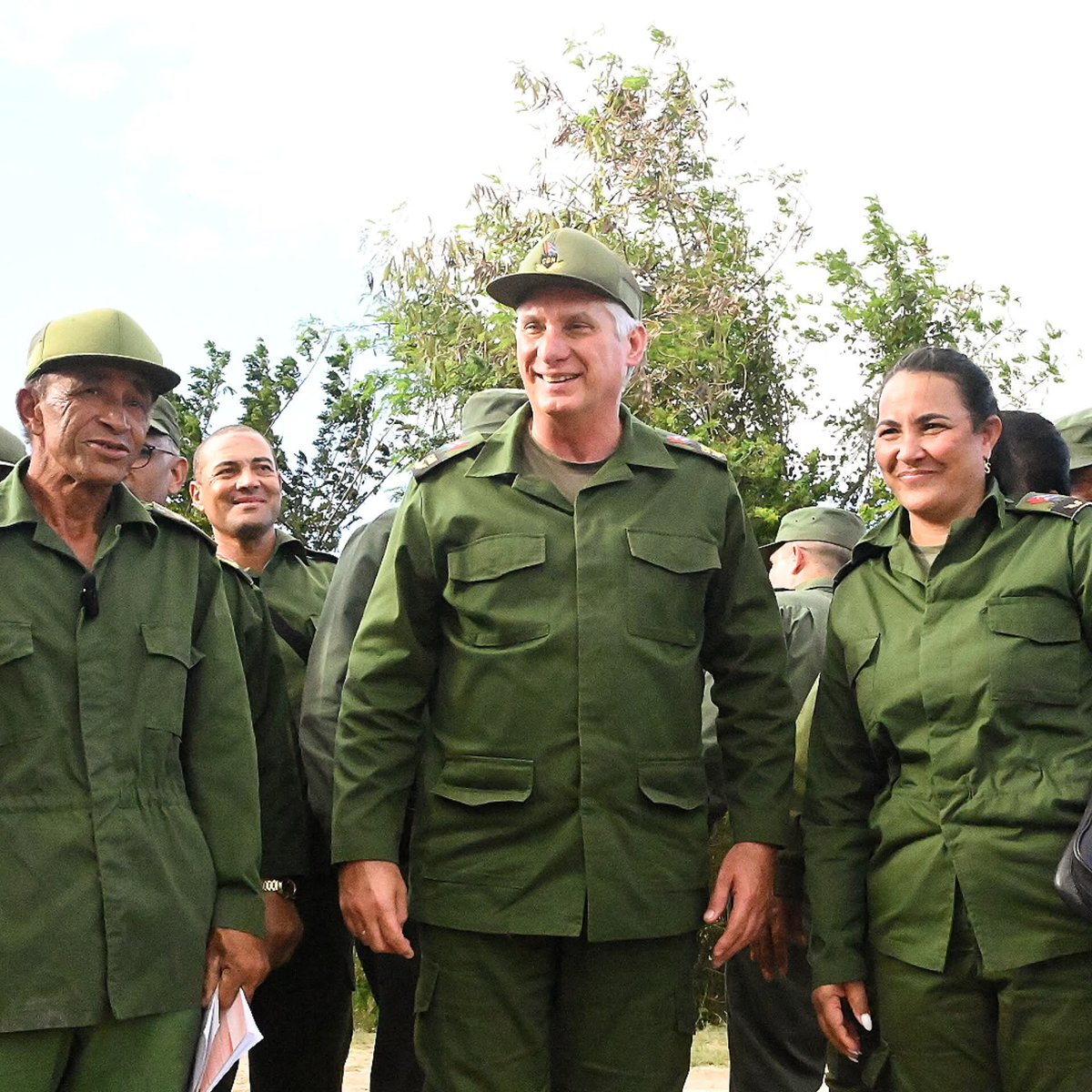 agnes_becerra's tweet image. De verde olivo.
#YoSigoAMiPresidente